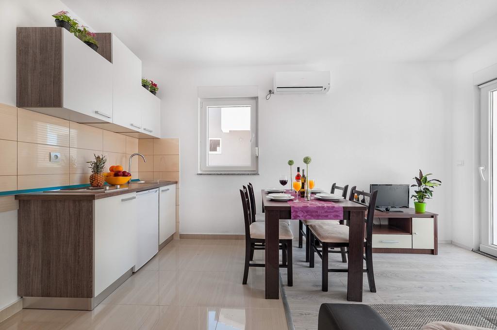 Apartments Hrvoje ヴォディツェ 部屋 写真